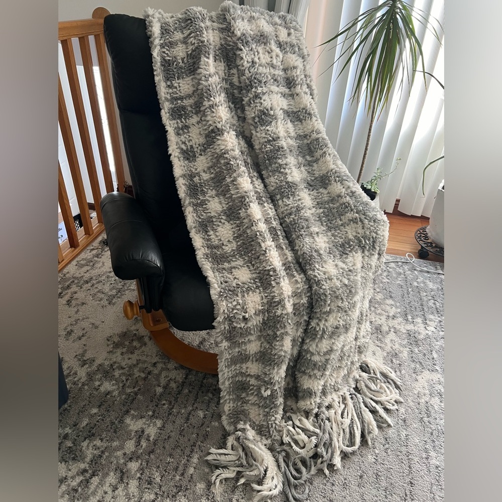 UGG Throw - Picture 6 of 16